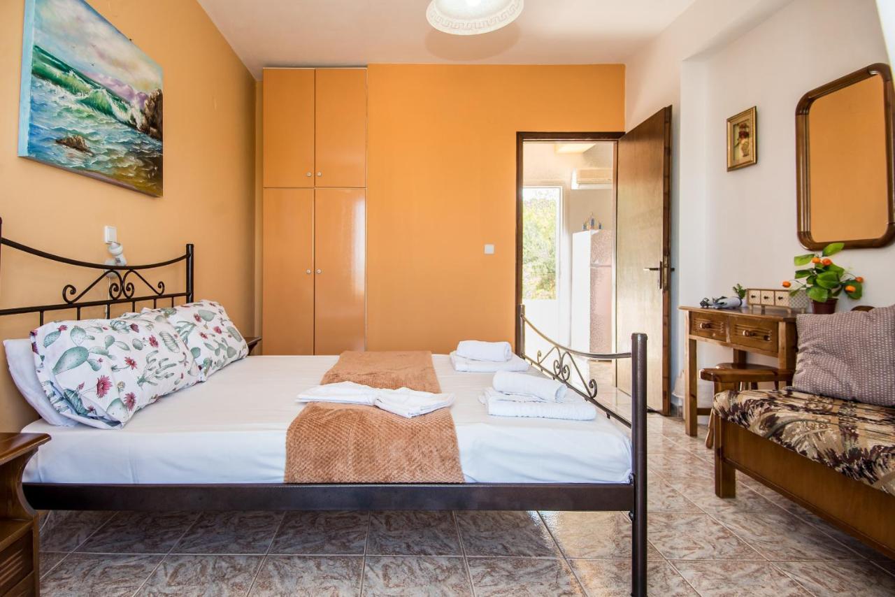 Aristotelis Apartments Razata Exterior photo
