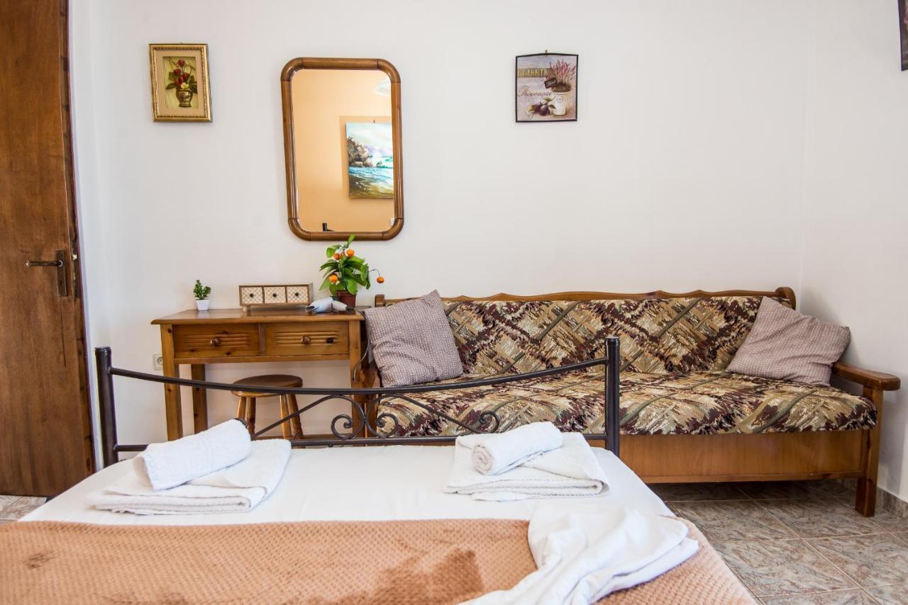 Aristotelis Apartments Razata Exterior photo